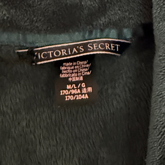 Victoria's Secret Embossed Deep Green Plush Robe - medium/large - Picture 2 of 5